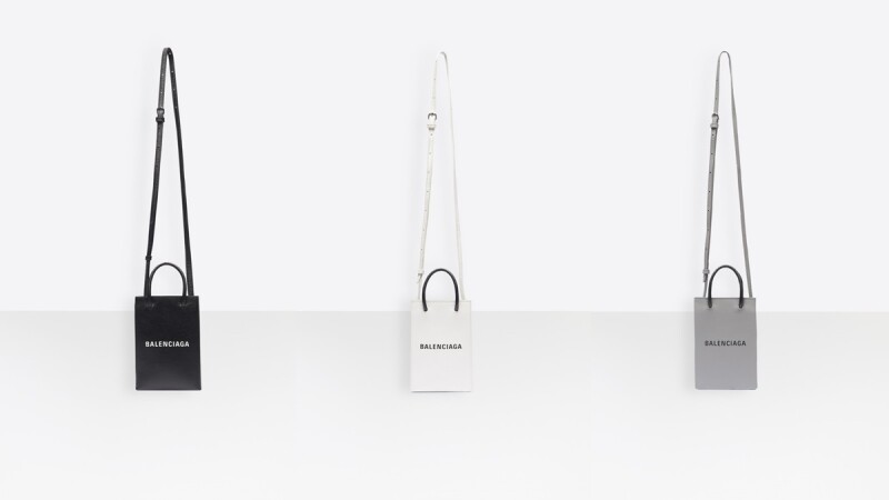 重量級新品問世!Balenciaga推出小型隨身「手機袋」,還可以放錢包、鑰匙