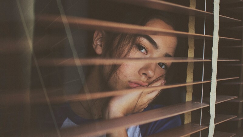 女性憂鬱症高2倍!身旁親友有「這些症狀」逾2周是求救訊號,4大良方幫你遠離憂鬱