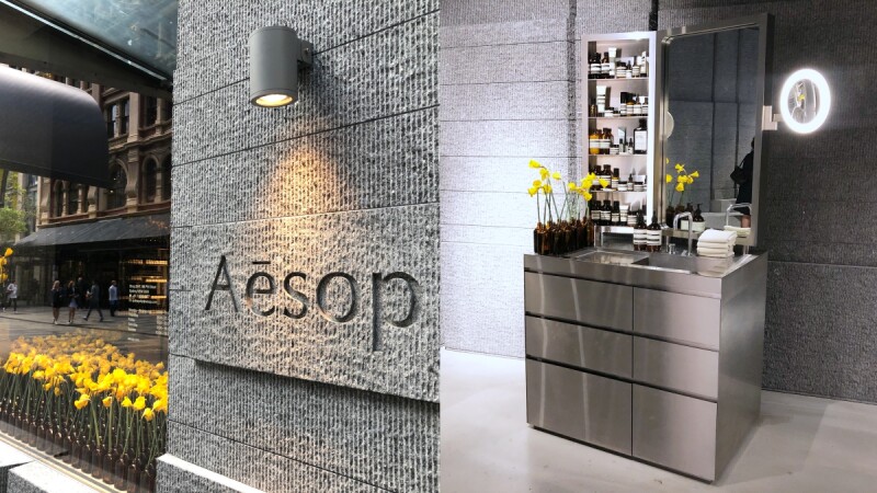 Aesop全球最大概念店「雪梨店」9月開幕，首次出現的個人專屬保養台，還有店員一對一保養教學