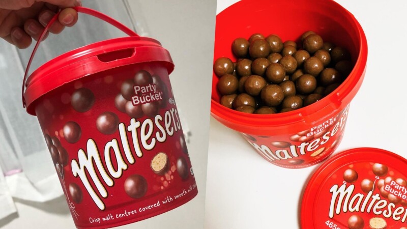 巧克力控必買!韓國推「麥提莎巧克力球Maltesers」桶裝大容量版,加入牛奶更美味