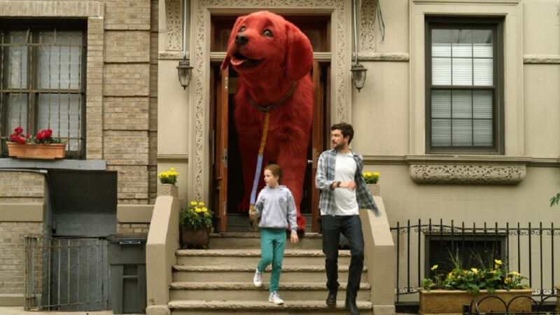 想養一隻《大紅狗克里弗》嗎？三米高毛茸茸巨狗大銀幕耍萌，教全世界如何付出愛