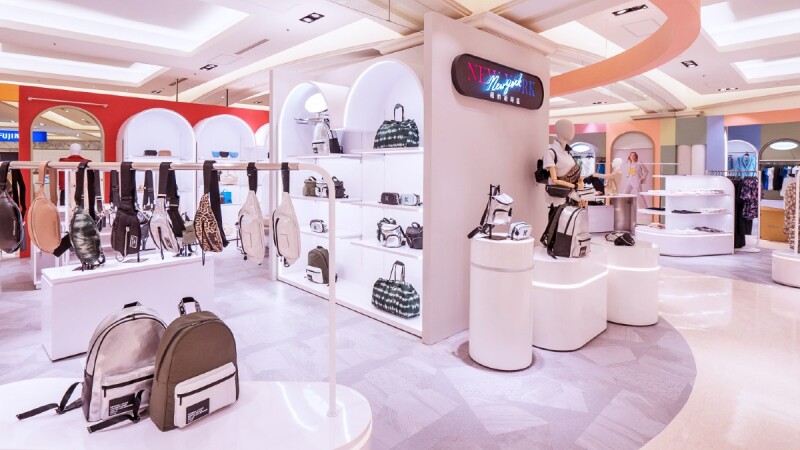 全台最好買的Outlet Mall!義大Outlet Mall再添「NewYork NewYork紐約新時區」美國多品牌複合大店與「iGLAMOUR愛•迷人」一站式購足美妝服務專門店,多到爆的全台獨家品牌,根本是時髦精品購物天堂!