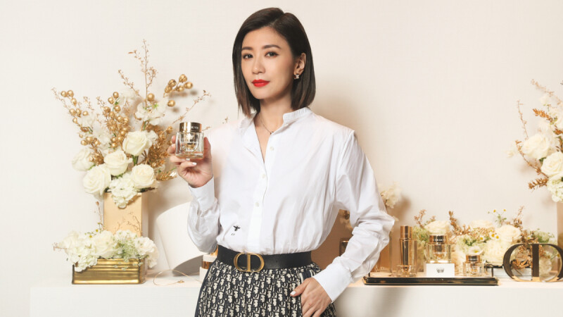 賈靜雯:「保養肌膚其實很簡單,我喜歡做瑜珈,收操的那刻流汗了,膚況變好,身心靈也跟著舒暢了!」