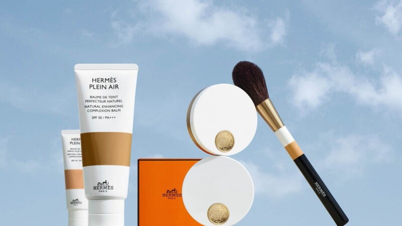 Hermes愛馬仕彩妝首度推出底妝，兼具潤色與防曬，指腹上妝超方便
