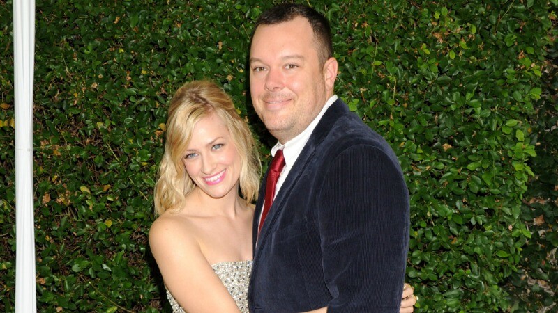 《破產姐妹》富家女要結婚了!貝絲貝爾斯Beth Behrs與6年男友互訂終生