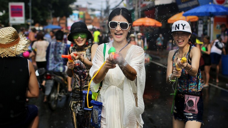 2025泰國潑水節指南!活動日期、必玩戰區、習俗禁忌懶人包請收藏
