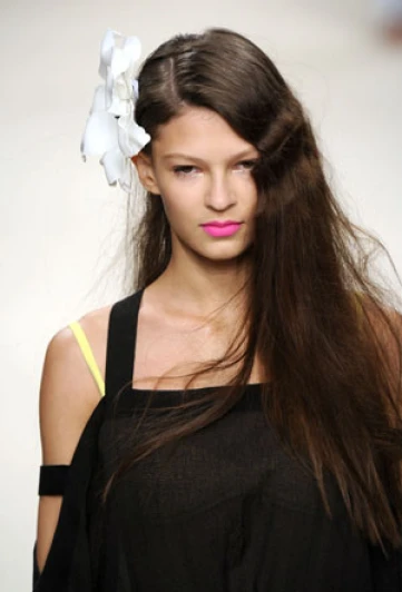 櫻花妹超瘋這個！夏季出遊後必備保養聖品「小橘水」，只要用過就欲罷不能的魅力是…