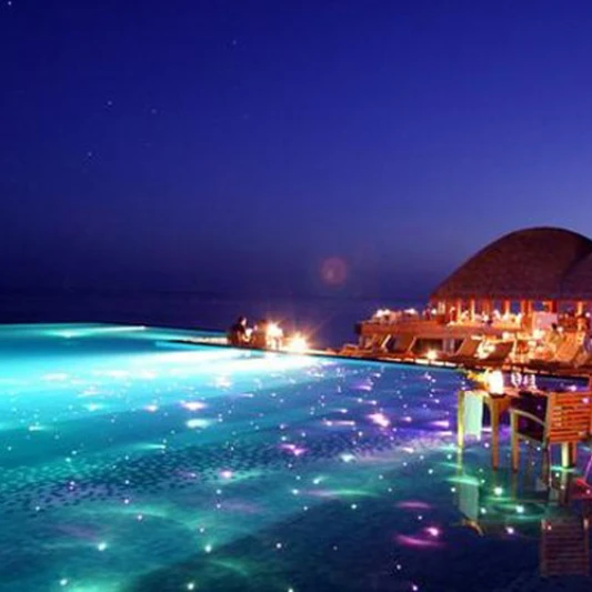 編輯嚴選！全球12 大此生必去的泳池景點！