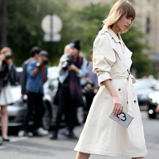 【街拍速報】迷你迷你迷你！ 巴黎時裝週所有潮人都在拿的單品是…！