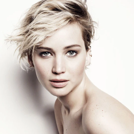 裸照事件後首次反擊！小J珍妮佛羅倫斯：「觀看照片的人都應該要覺得羞恥！」