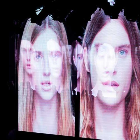 【2015春夏巴黎時裝週】Louis Vuitton路易威登開啟時尚科幻星際旅行！