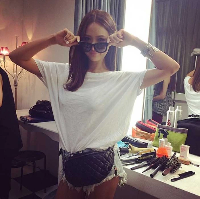 【街拍速報】霹靂腰包重返時尚！如何搭配才不會像去擺攤呢？