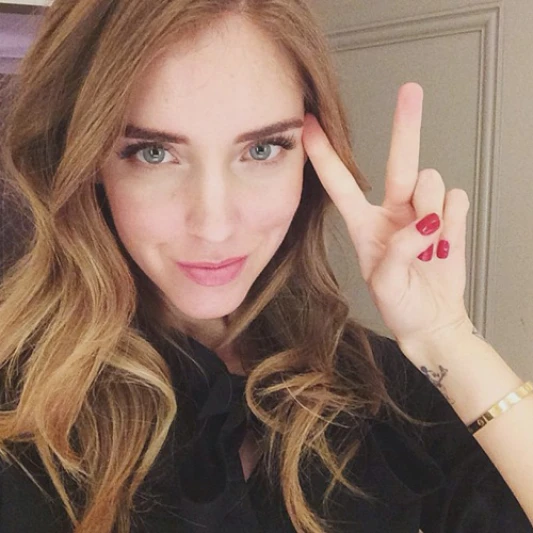 義式慵懶自然妝怎麼化？揭開超級部落客Chiara Ferragni的化妝包秘密！