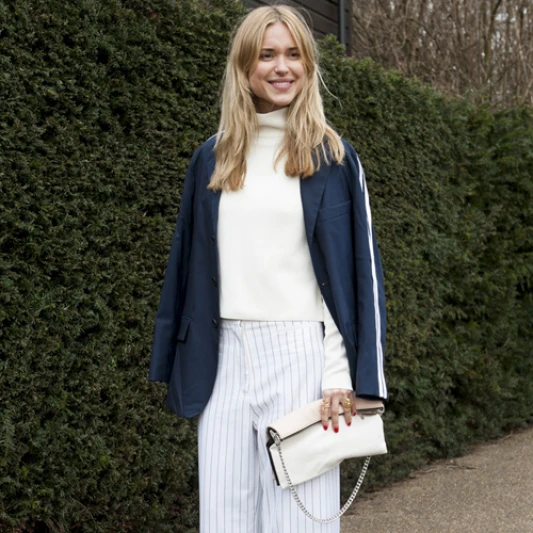 【街拍速報】Skinny Jeans可以燒毀了！今年全世界潮人們指定的褲款是…！