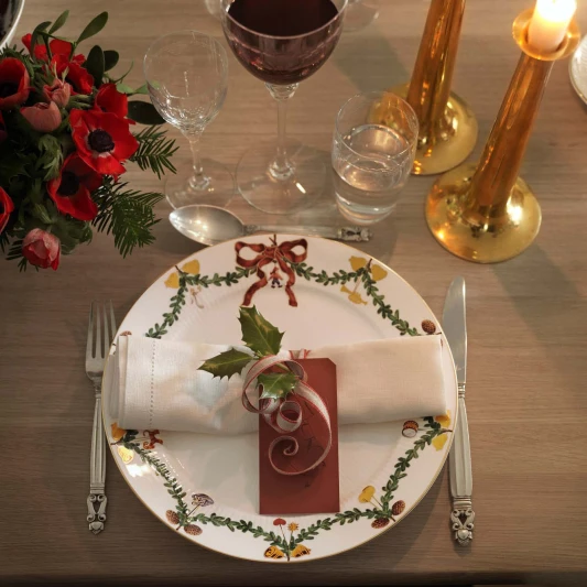 不再只是普通瓷盤！皇家哥本哈根經典聖誕系列餐具組點綴聖誕氛圍