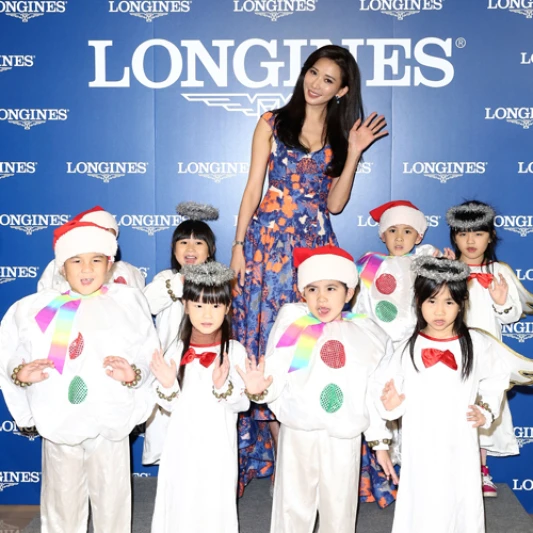 浪琴表優雅代言人林志玲”以愛傳承”點亮耶誕愛的希望