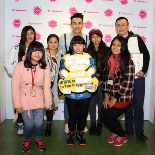 柯震東回來了？化身In The Playground一日店長愛心放送聖誕禮