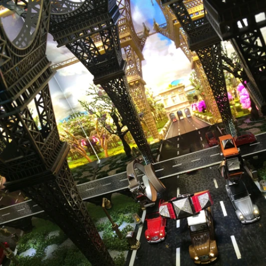 小櫥窗的奇幻錶現 愛馬仕「so little time」櫥窗藝術展登場