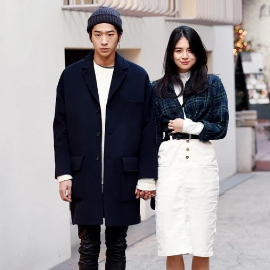 【街拍速報】韓國歐妮又來啦！跟男友一起帥氣登場的時尚情侶穿搭！