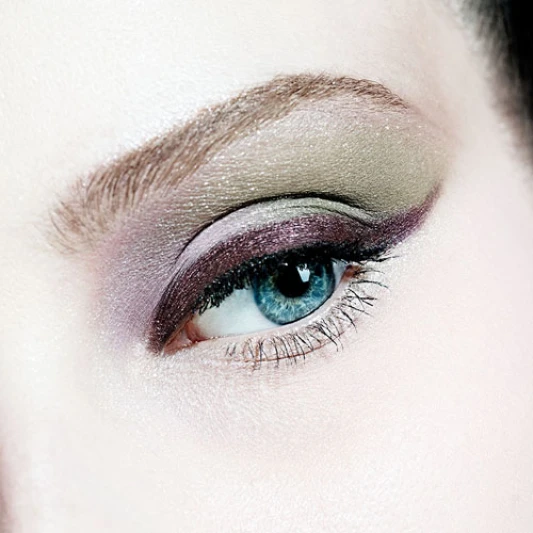 紀梵希傳奇商品四色眼彩盤 鼓勵女人展現每一瞬心情美