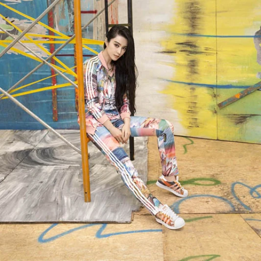 武媚娘也太潮了！時尚天后范冰冰再現adidas Originals巴西浪潮