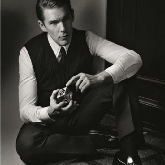 令人著迷的瞬間！PRADA捕捉這些好萊塢男星們的凝思片刻