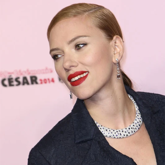 紅唇紅唇紅透好幾季 除了紅唇外妳知道今年最流行的唇色是…？