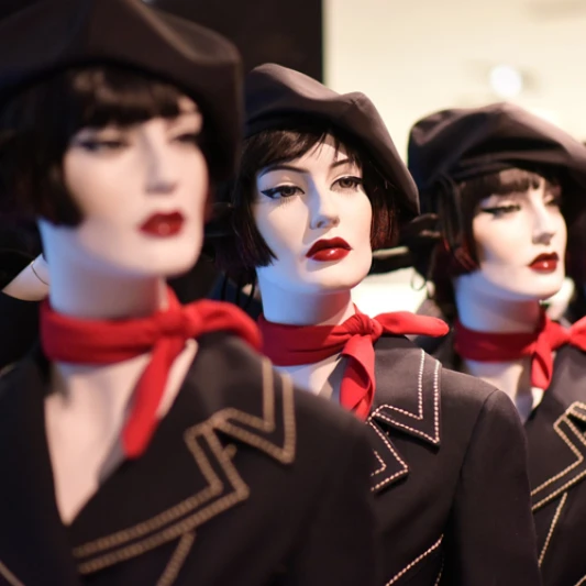 PRADA再度顛覆傳統！五大元素震撼你的視覺映像