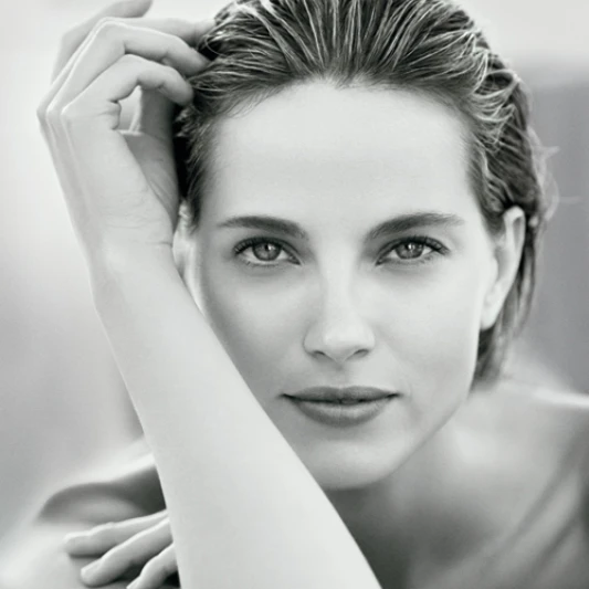 AHAVA愛海珍泥：來自死海的頂級成分，打造淨白控齡肌！