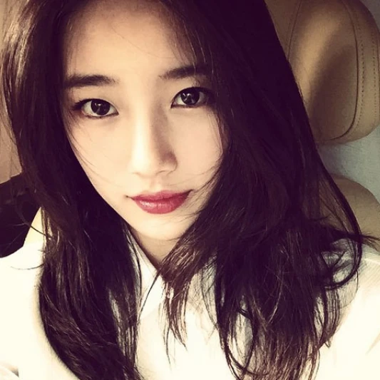 秀智示範4分鐘臉部按摩清潔法，國民初戀素顏沒在怕！ 