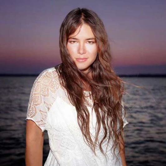 雷雨午后時光 讓我們細細聆聽仲夏女聲-山形瑞秋時而鏗鏘時而溫柔的呢喃…