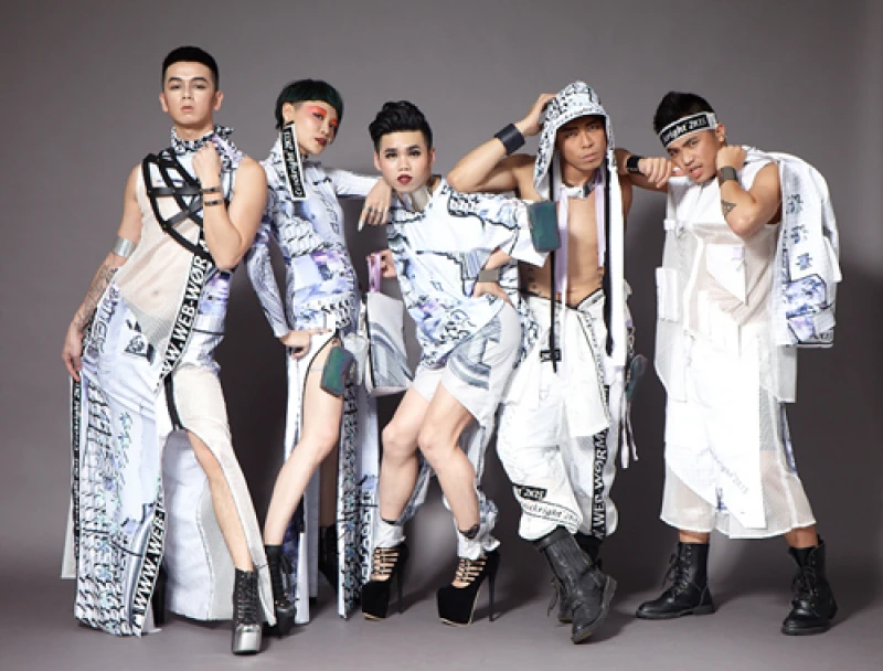 跟同志女王蜂一起邁向更潮更美的明天吧!