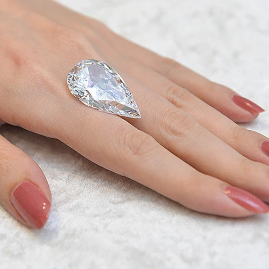 陽光人妻Janet秀出南極誓約婚戒！DIAMOND BANK X 斐儷，尋找你專屬的鑽石