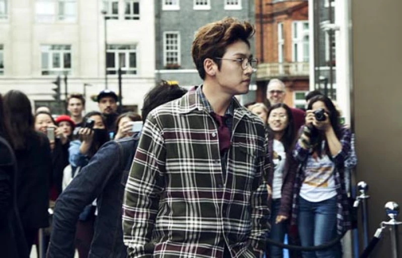 池昌旭現身 dunhill 2016 春夏大秀!換上格紋衫、古著鏡變氣質型男