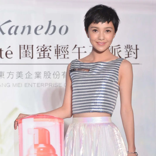 郭采潔俏麗現身佳麗寶閨蜜輕午茶派對，分享「減擔保養」的秘密！