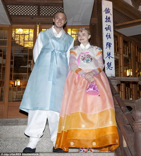 西方女星東遊記！起底娜塔莉波曼、妙麗到超殺女穿旗袍韓服的經典照～