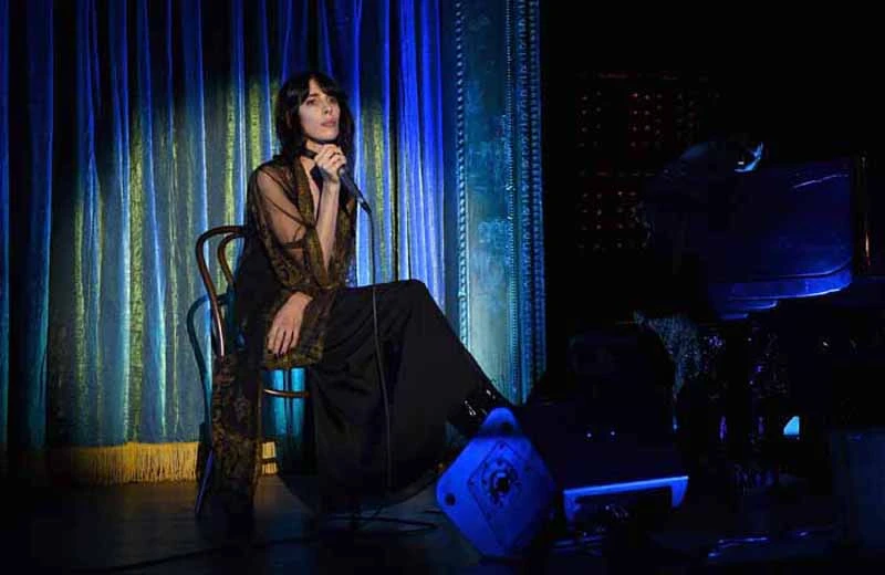 也太嗨！Marc Jacobs新香Decadence上市趴，連超模都來大秀雜技