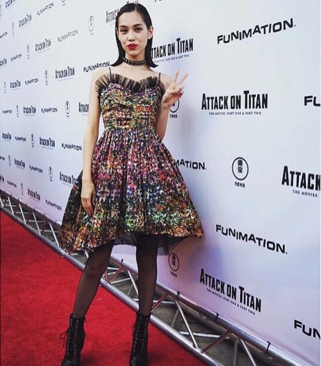 《進擊的巨人》好萊塢全球首映!水原希子撂中文俏皮吸睛