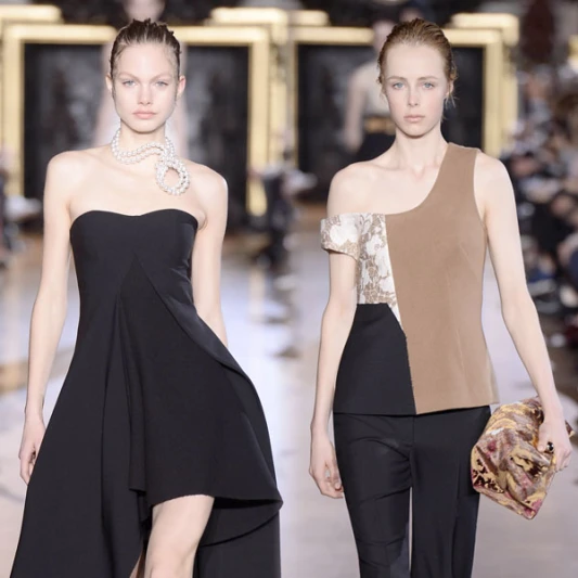 Stella McCartney 秋冬展現不經意的微妙小性感！