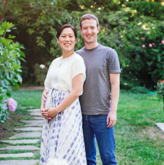 臉書創辦人當爸爸了!女兒肚中比讚感動全球千萬網友
