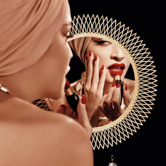 潮爆時尚圈十數年！紅底鞋王Christian Louboutin要賣口紅了！售價是香奈兒的3倍