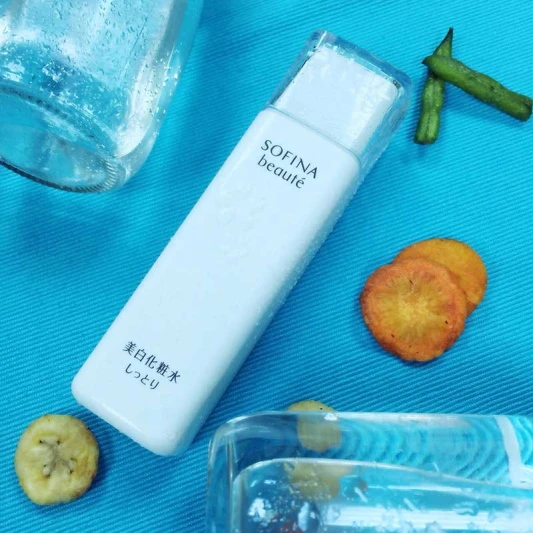 編輯開箱文—給肌膚滿滿滿的水分 Sofina芯美顏瀅潤美白滲透露 清爽