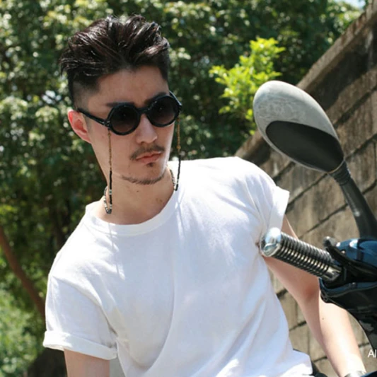 男孩最愛之安全帽也壓不壞的帥氣髮型！