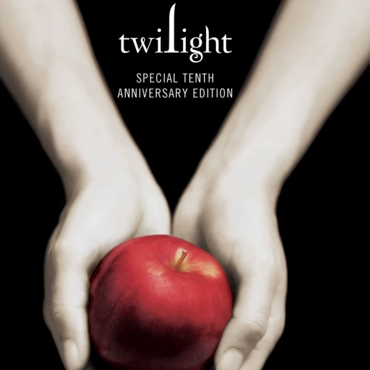 貝拉、愛德華陪書迷共度10年!《暮光之城》小說將推出週年紀念版