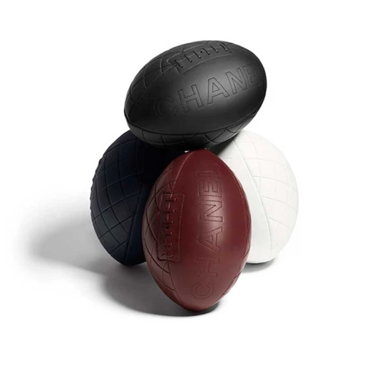 慶祝世界杯橄欖球賽 香奈兒推出菱格紋車縫皮革橄欖球 