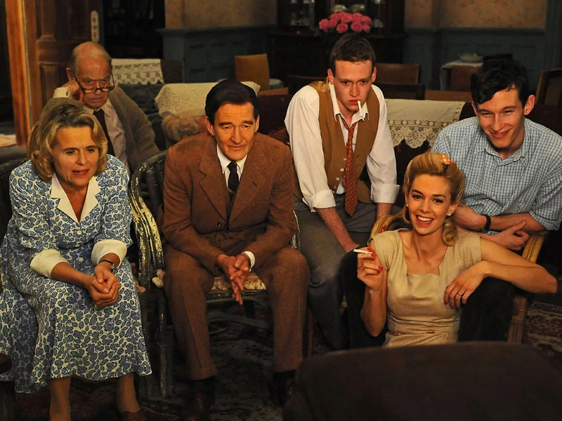 重溫初戀滋味！年度最動人的英式喜劇《真愛慢熟中》