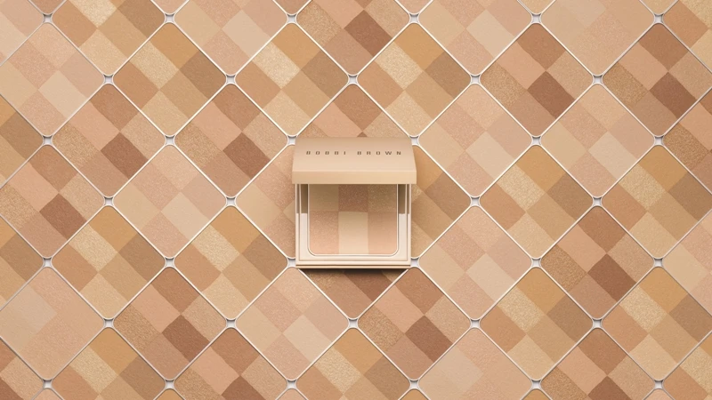 歐美部落客都在瘋的頻閃妝！全靠這塊彷若裸膚的蜜粉餅