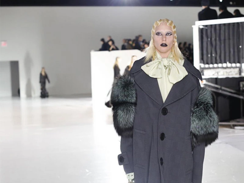 【紐約時裝周】Marc Jacobs秋冬打造黑天鵝軍隊!Lady Gaga走秀成最大亮點