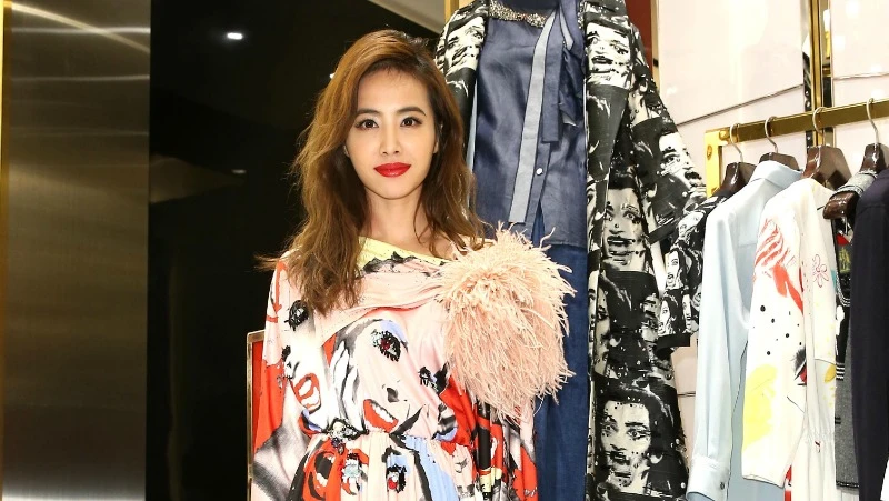 Marc Jacobs 2016春夏新裝搶先穿！蔡依林示範2種女王Look