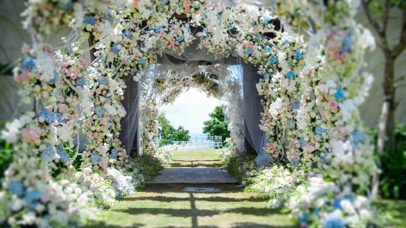 不能再美了！吳奇隆、劉詩詩婚禮現場直擊，玫瑰花海許終生